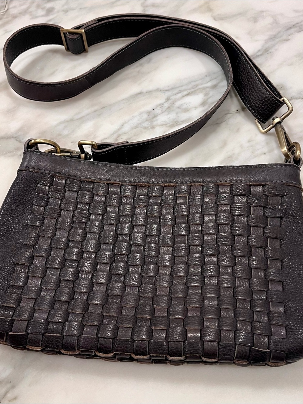 Carbon2Cobalt Woven Leather Crossbody Bag – Charcoal Gray